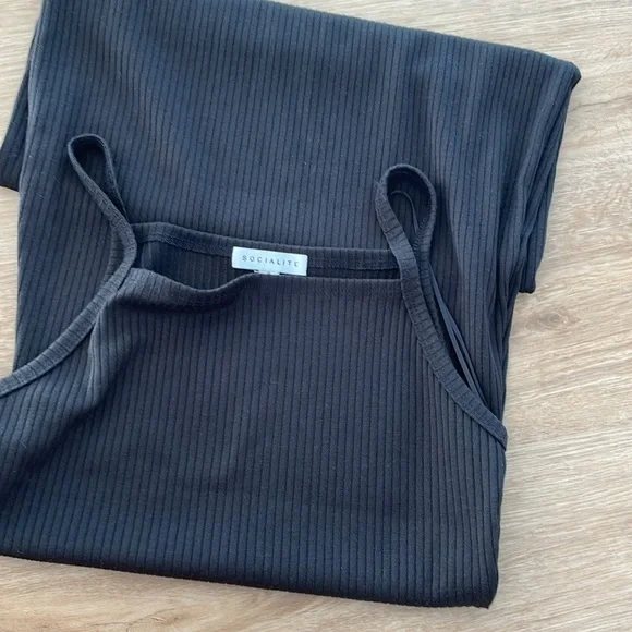 Socialite Dress - Picture 2 of 3